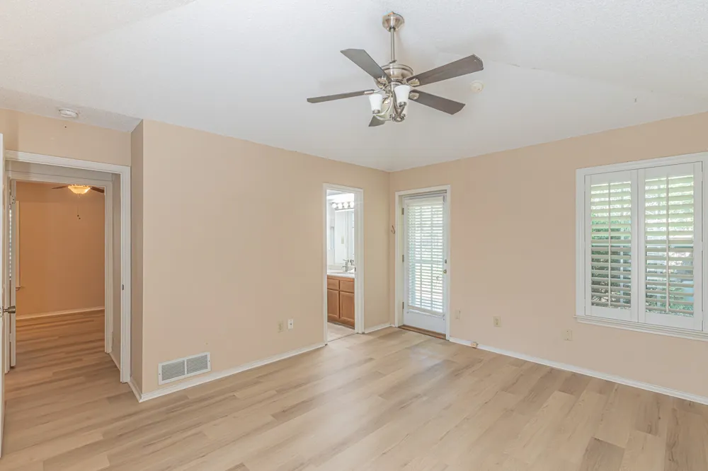 1724 Red Bud Lane Euless, TX 76039
