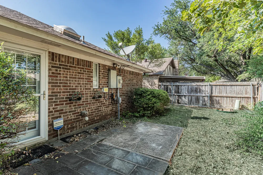 1724 Red Bud Lane Euless, TX 76039