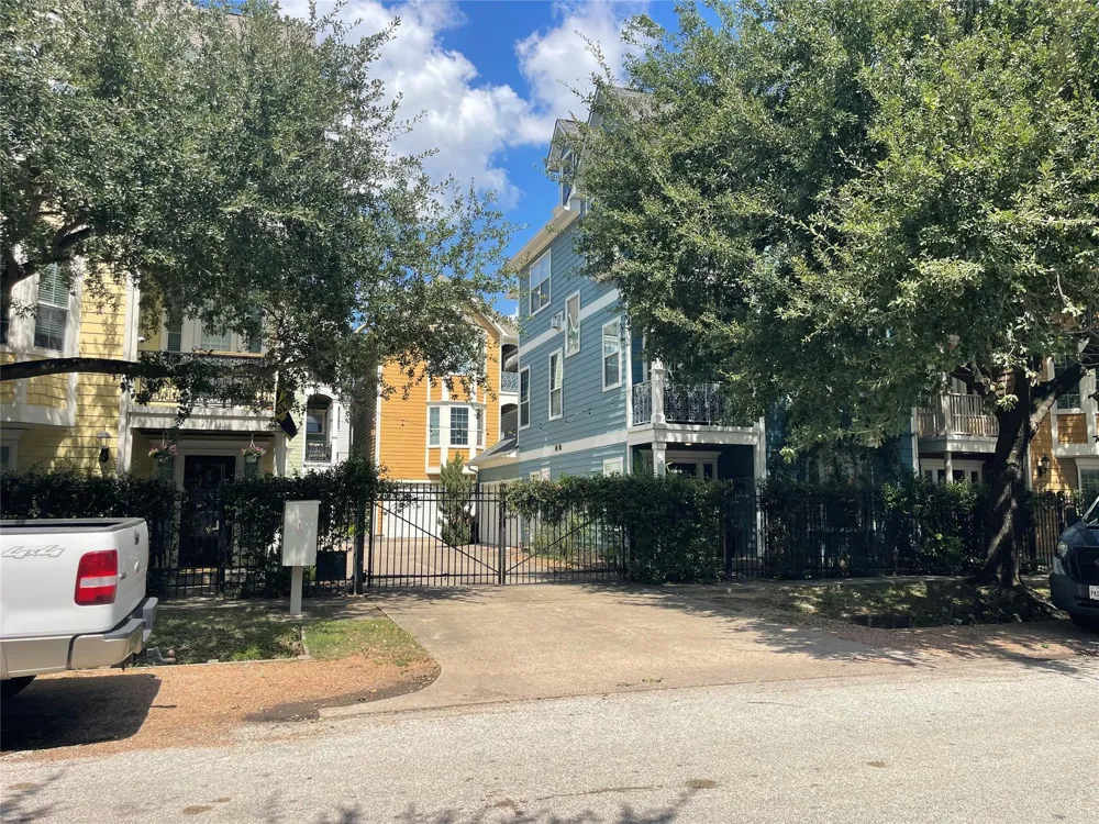 219 W 27th Street #D Houston, TX 77008