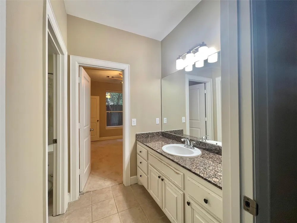 219 W 27th Street #D Houston, TX 77008