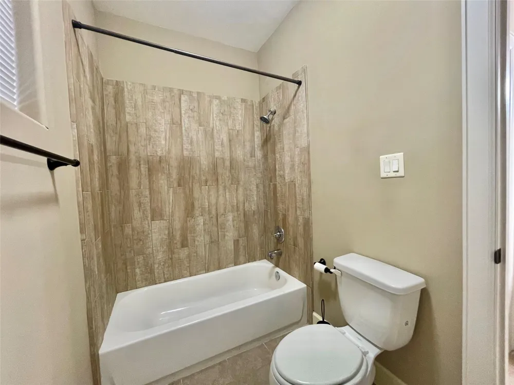 219 W 27th Street #D Houston, TX 77008