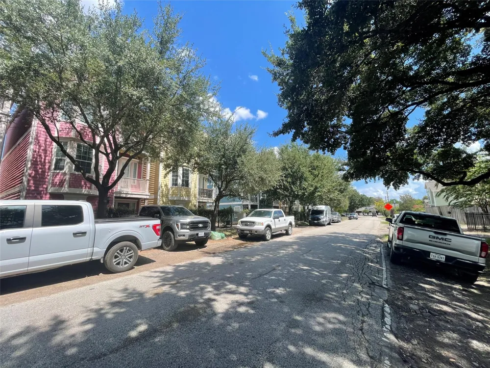 219 W 27th Street #D Houston, TX 77008