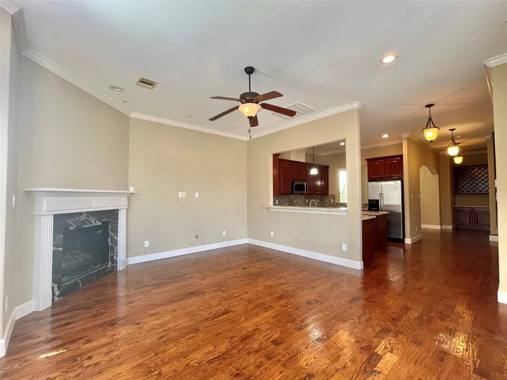219 W 27th Street #D Houston, TX 77008
