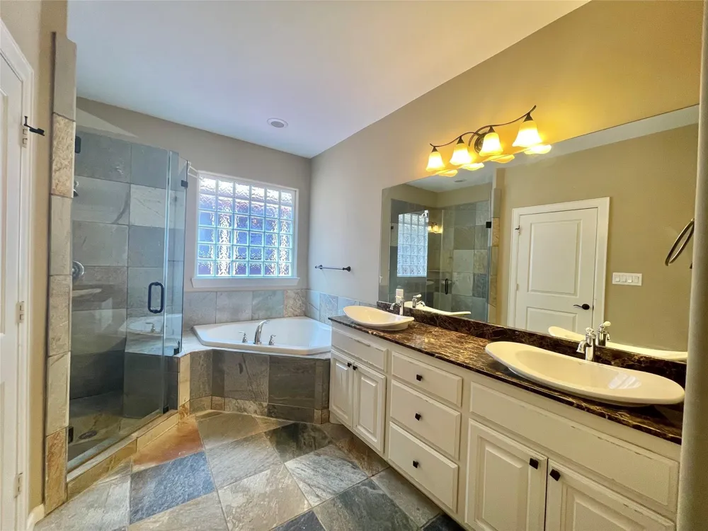 219 W 27th Street #D Houston, TX 77008