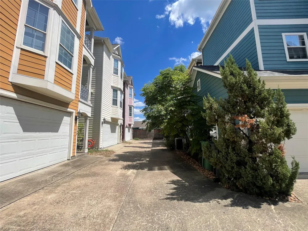 219 W 27th Street #D Houston, TX 77008