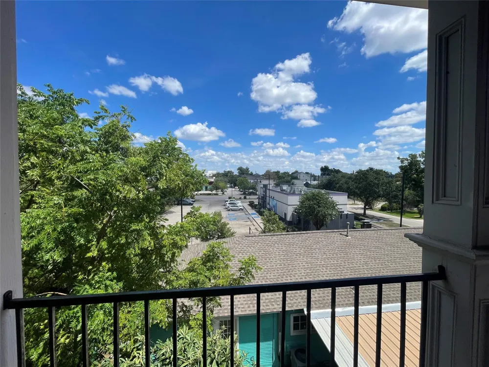219 W 27th Street #D Houston, TX 77008