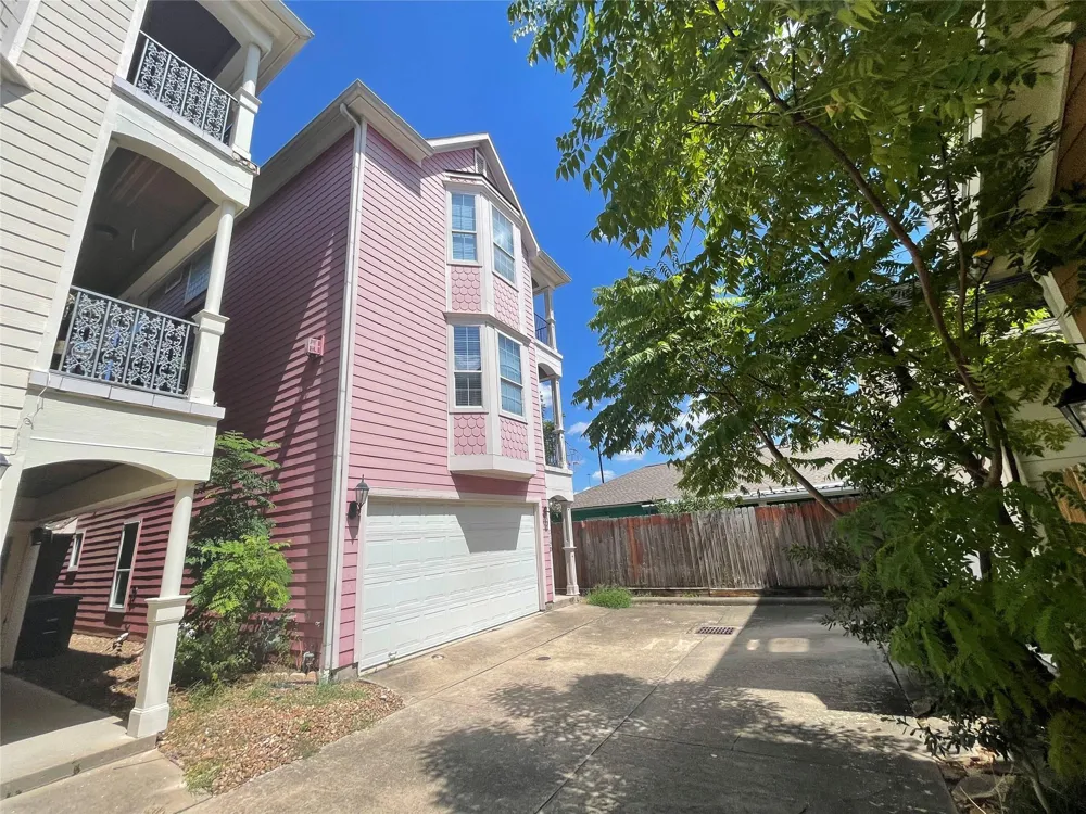 219 W 27th Street #D Houston, TX 77008