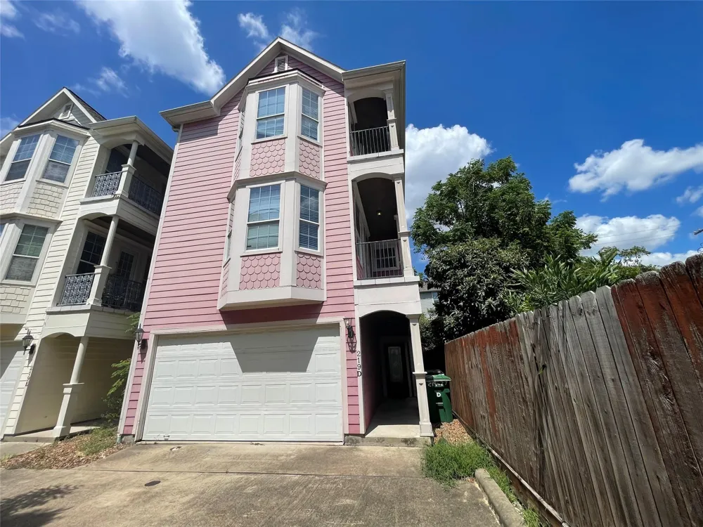 219 W 27th Street #D Houston, TX 77008