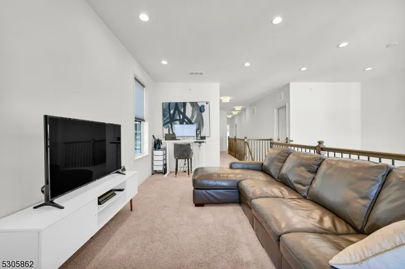 81 Sequoia Dr Cedar Grove, NJ 07009