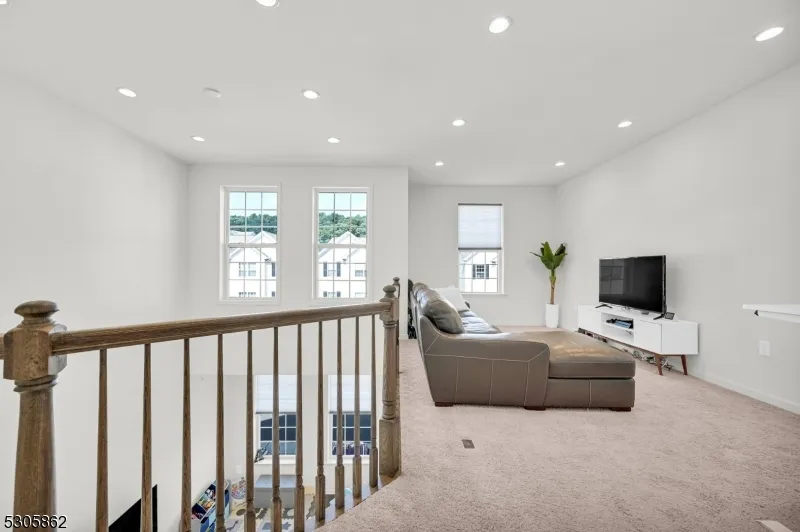81 Sequoia Dr Cedar Grove, NJ 07009