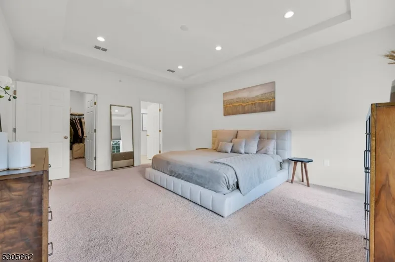 81 Sequoia Dr Cedar Grove, NJ 07009