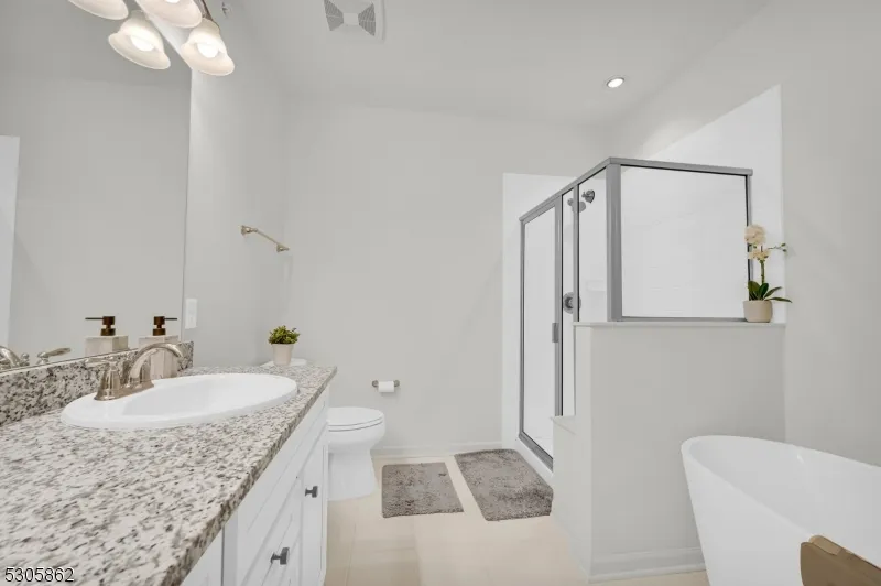 81 Sequoia Dr Cedar Grove, NJ 07009