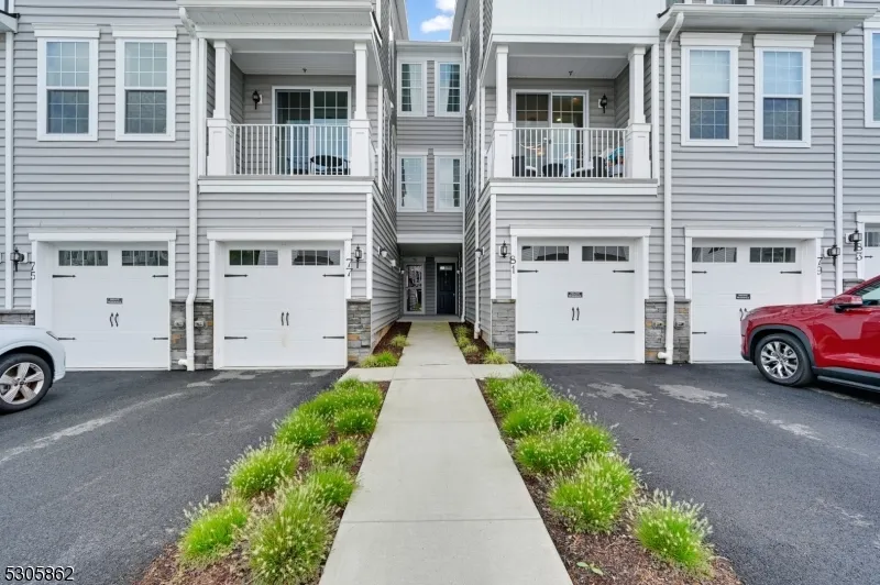 81 Sequoia Dr Cedar Grove, NJ 07009