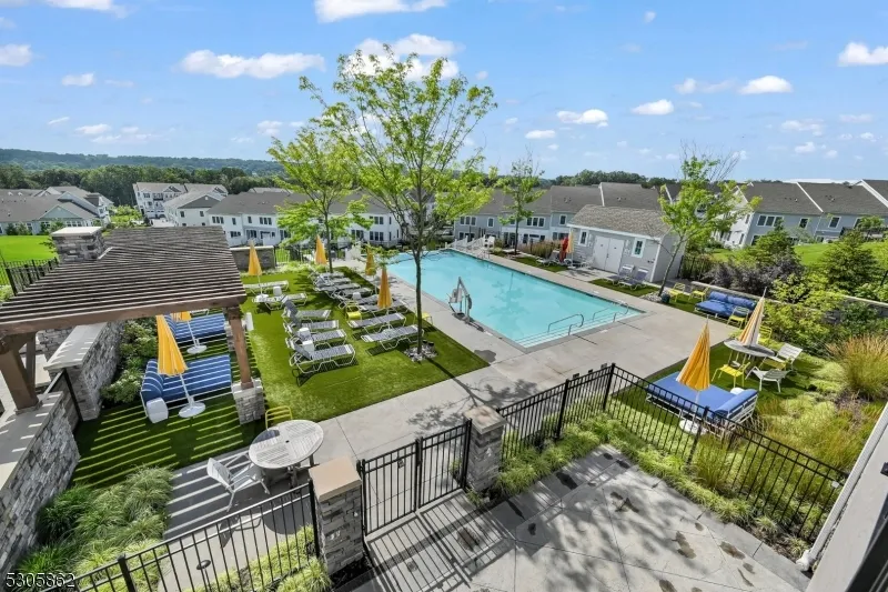 81 Sequoia Dr Cedar Grove, NJ 07009