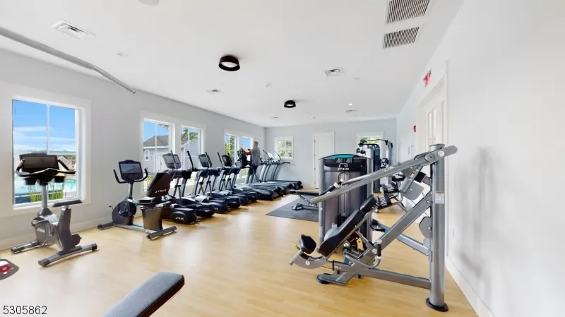 81 Sequoia Dr Cedar Grove, NJ 07009