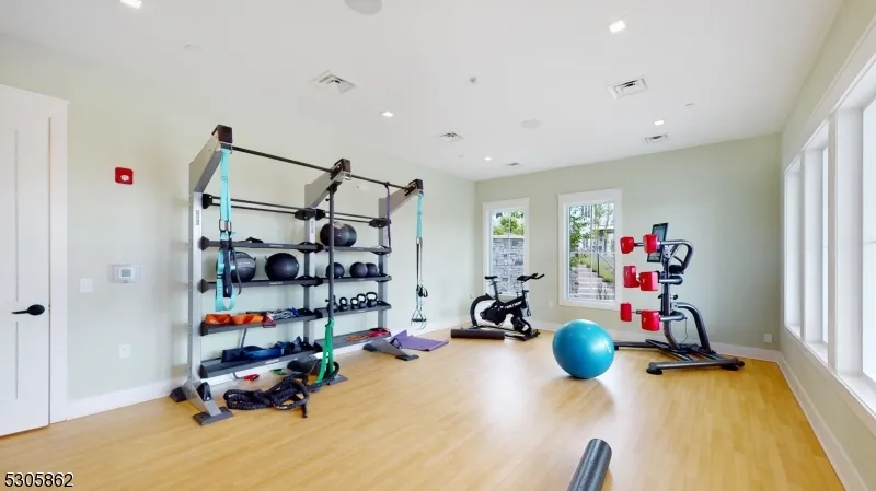 81 Sequoia Dr Cedar Grove, NJ 07009
