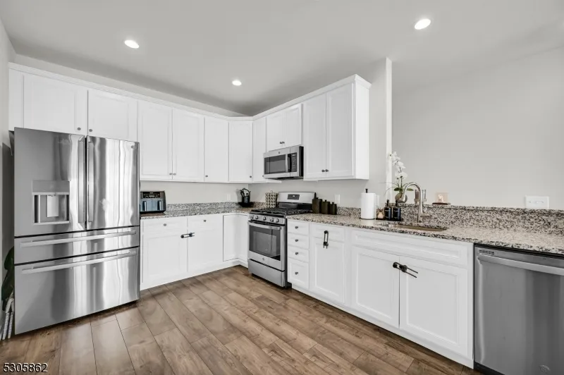 81 Sequoia Dr Cedar Grove, NJ 07009