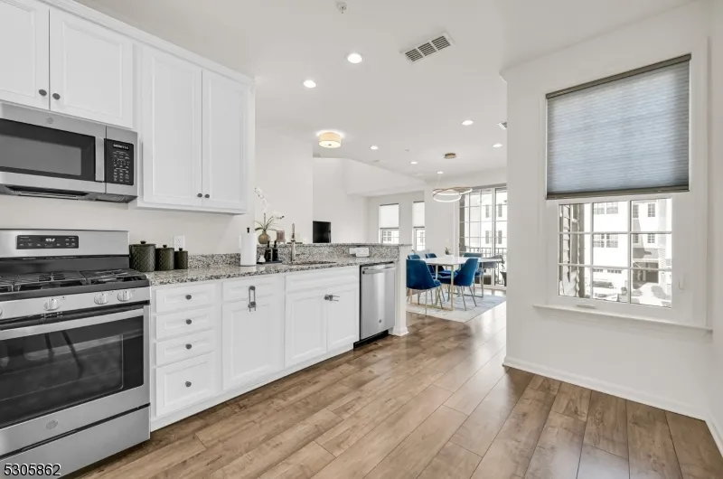 81 Sequoia Dr Cedar Grove, NJ 07009
