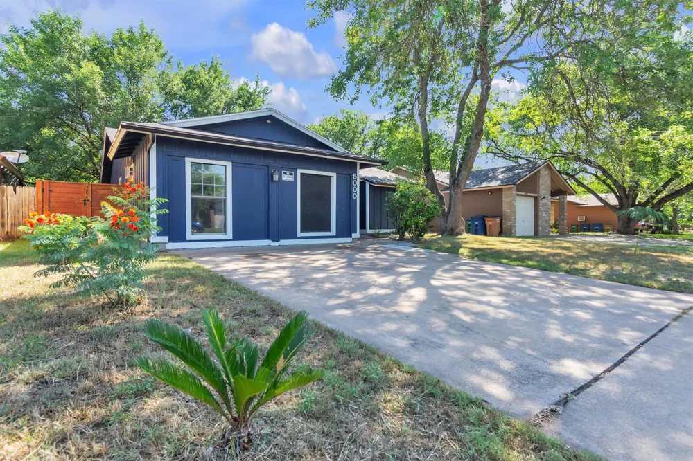 5000 Fontenay Drive Austin, TX 78744