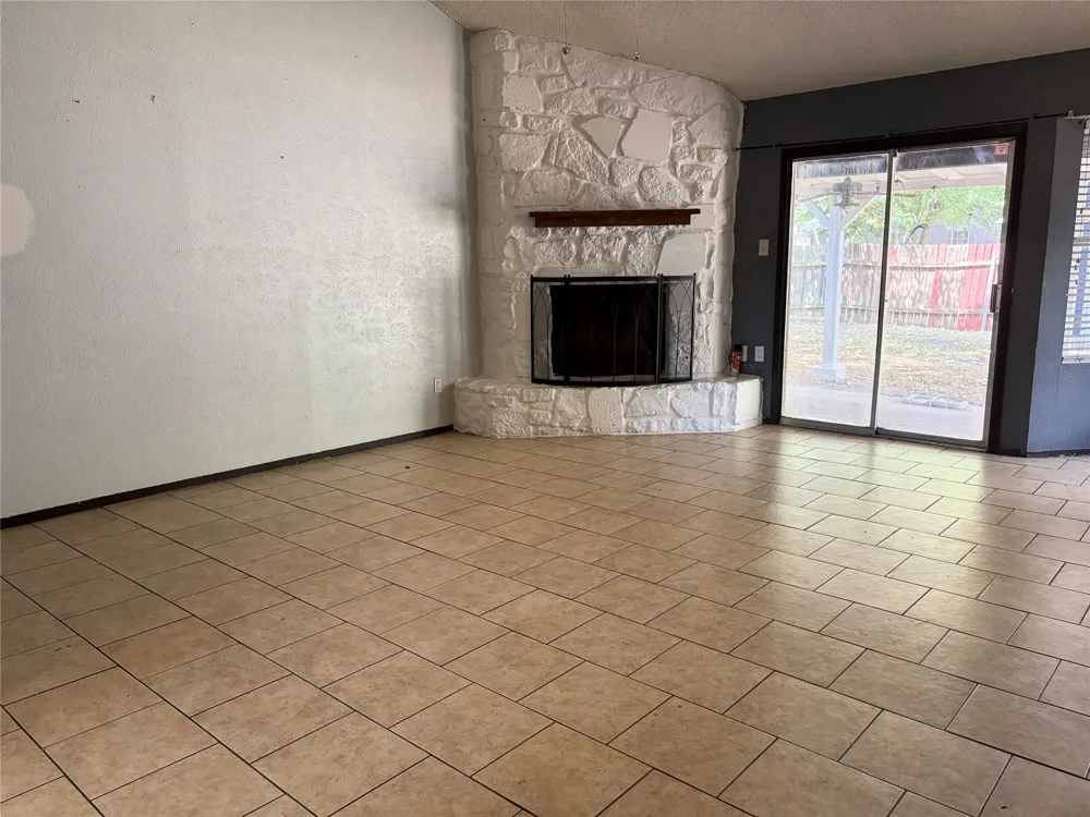 5000 Fontenay Drive Austin, TX 78744