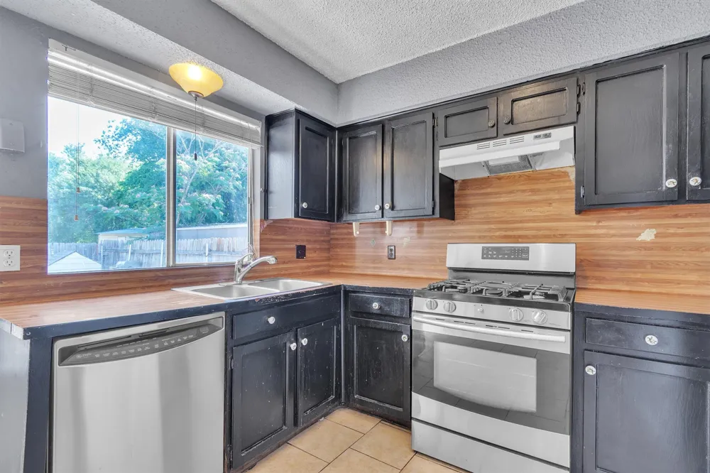 5000 Fontenay Drive Austin, TX 78744