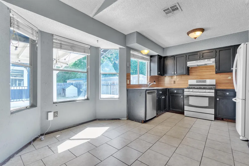 5000 Fontenay Drive Austin, TX 78744