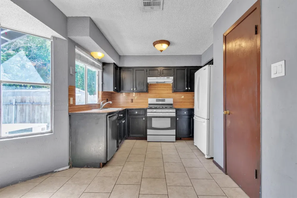 5000 Fontenay Drive Austin, TX 78744