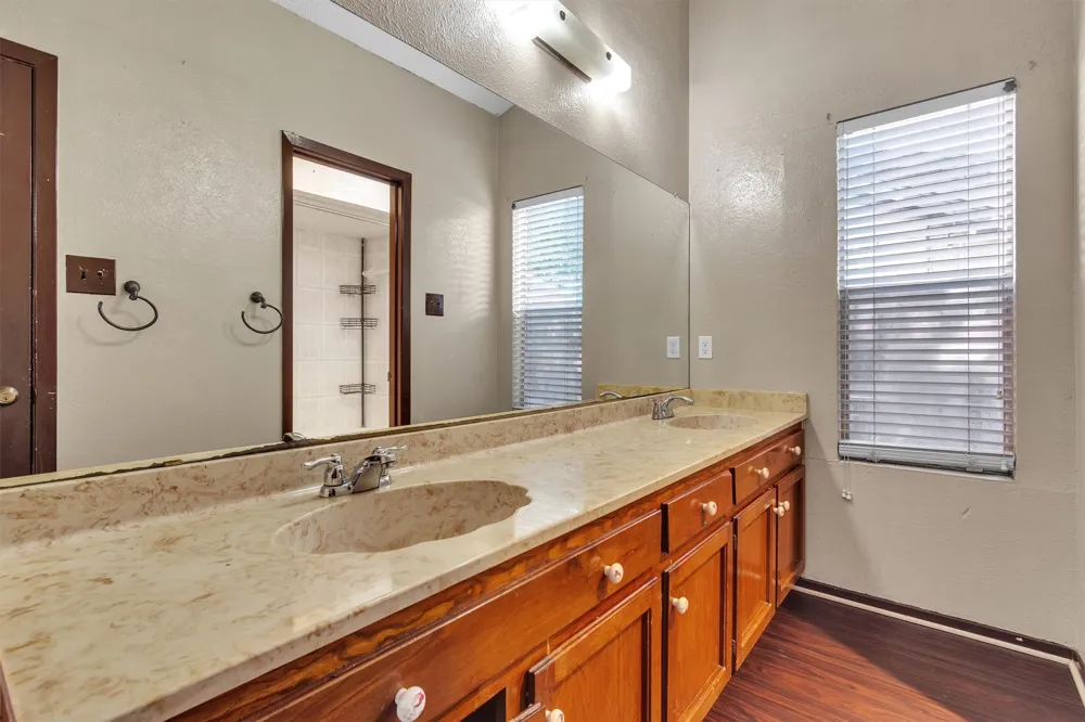 5000 Fontenay Drive Austin, TX 78744