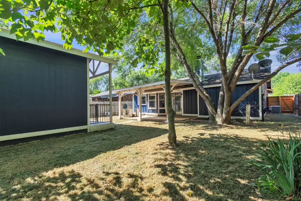5000 Fontenay Drive Austin, TX 78744