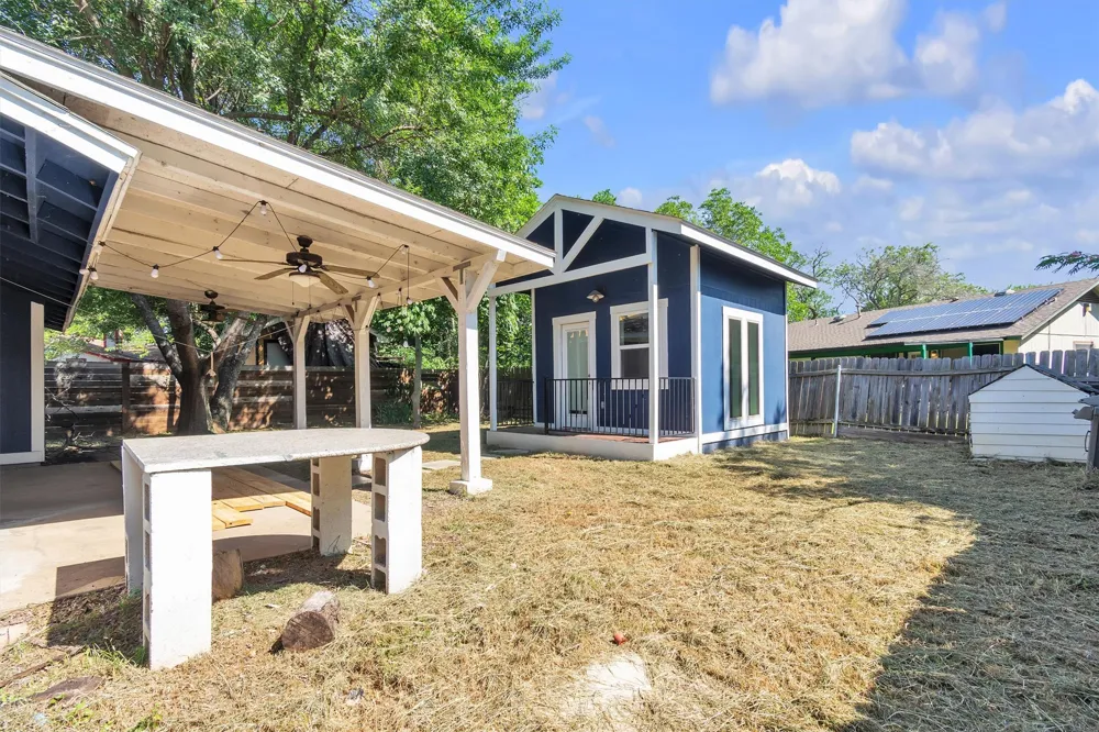 5000 Fontenay Drive Austin, TX 78744