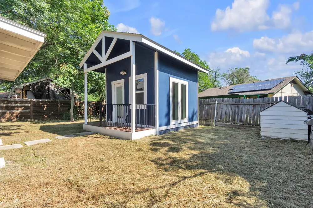 5000 Fontenay Drive Austin, TX 78744