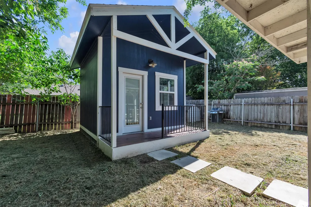 5000 Fontenay Drive Austin, TX 78744