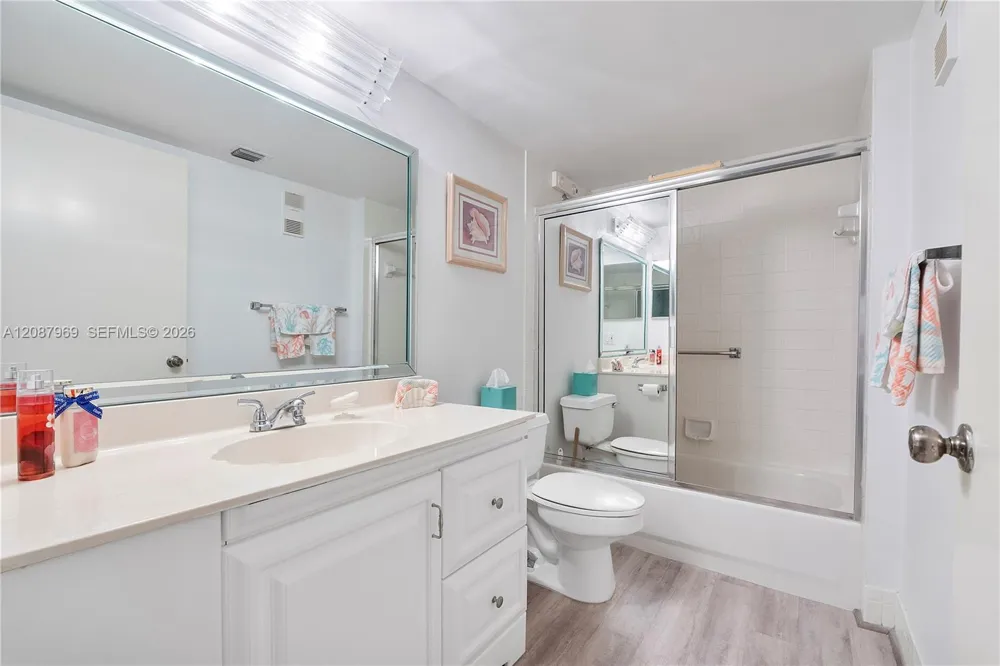 5952 Regal Glen Dr #102 Boynton Beach, FL 33437