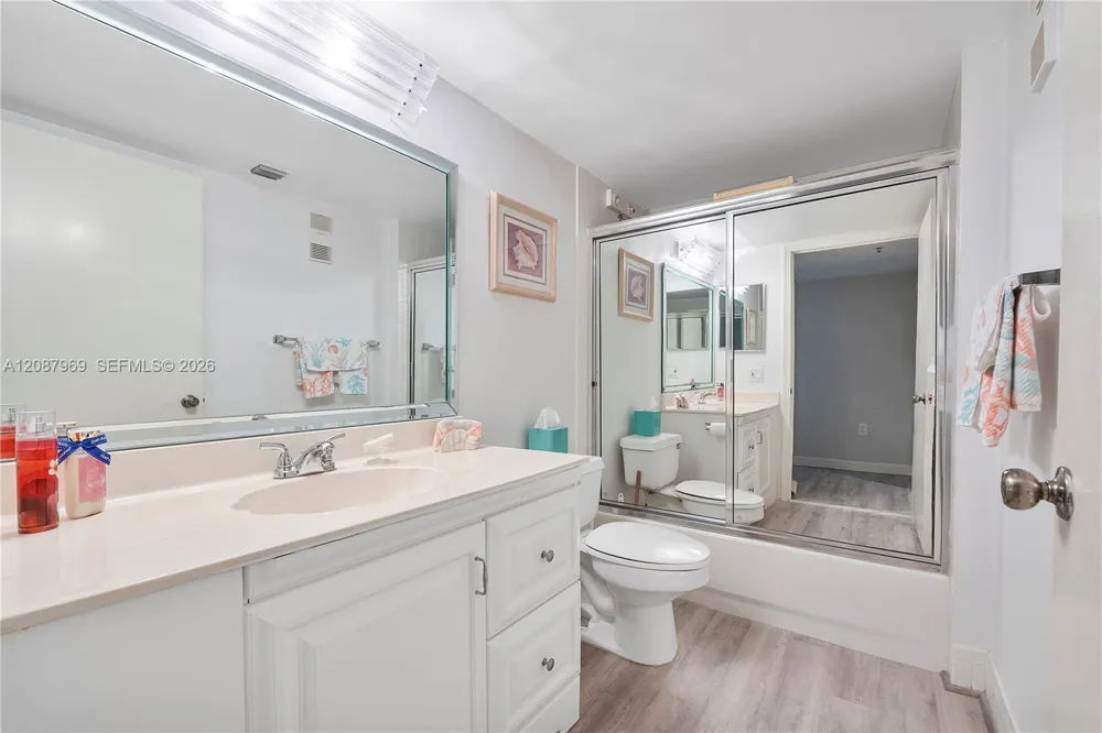 5952 Regal Glen Dr #102 Boynton Beach, FL 33437