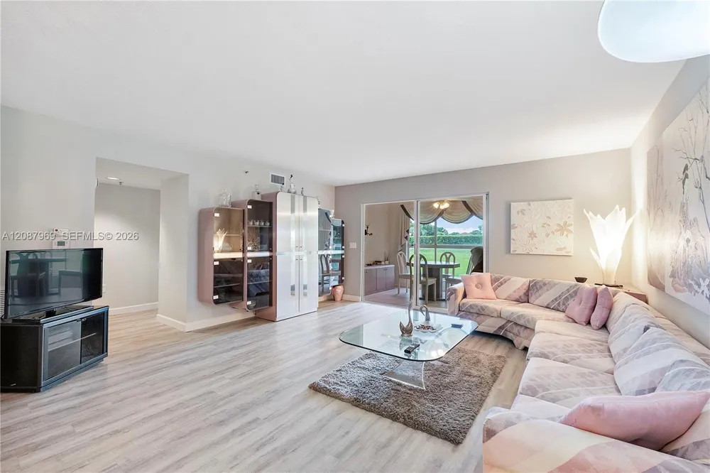 5952 Regal Glen Dr #102 Boynton Beach, FL 33437
