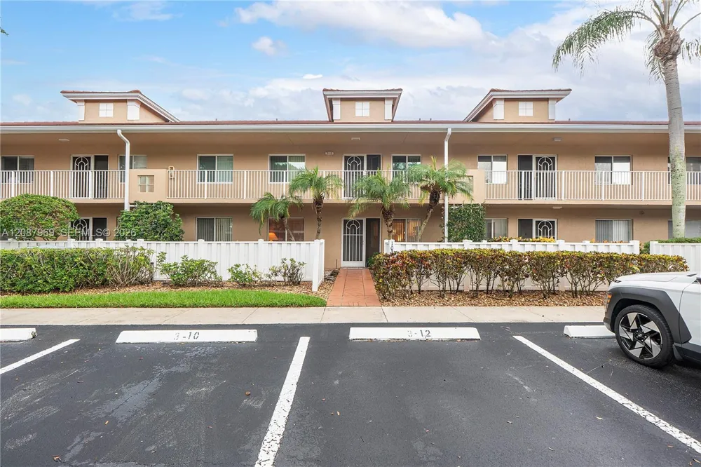 5952 Regal Glen Dr #102 Boynton Beach, FL 33437