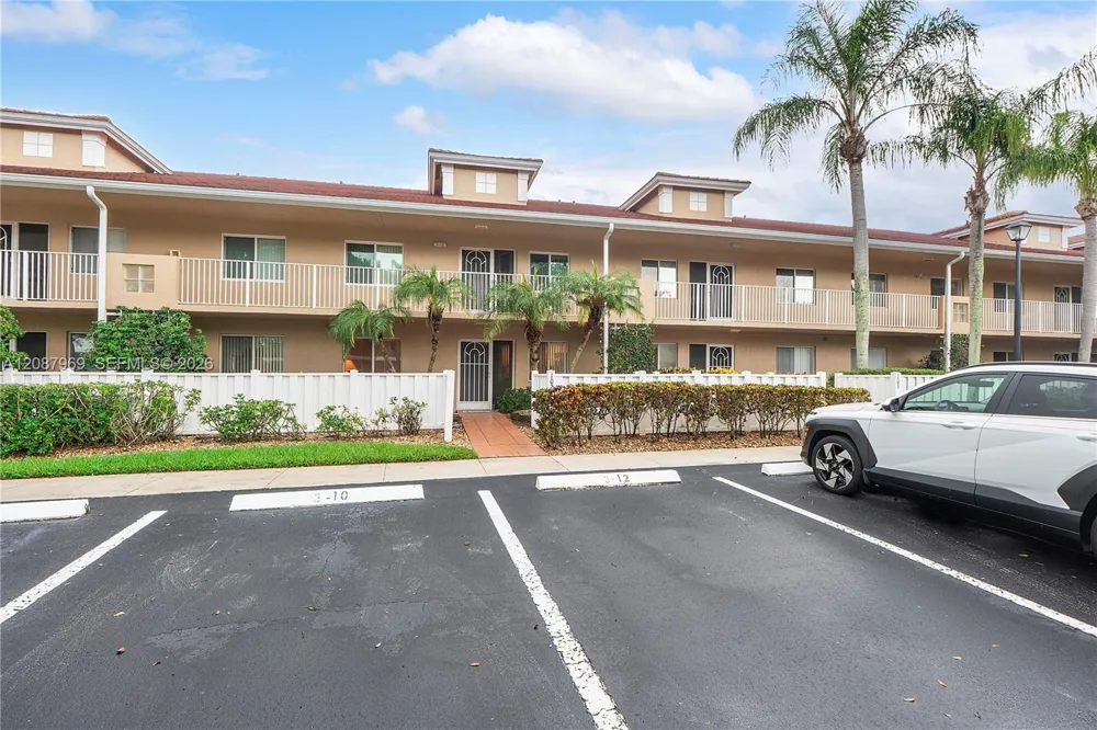 5952 Regal Glen Dr #102 Boynton Beach, FL 33437