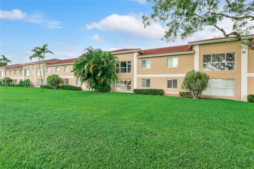 5952 Regal Glen Dr #102 Boynton Beach, FL 33437