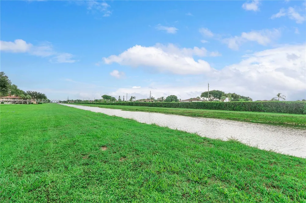 5952 Regal Glen Dr #102 Boynton Beach, FL 33437