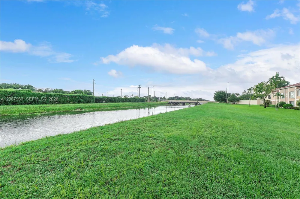 5952 Regal Glen Dr #102 Boynton Beach, FL 33437