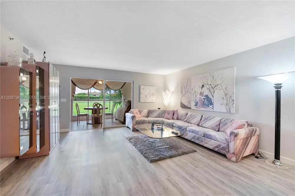 5952 Regal Glen Dr #102 Boynton Beach, FL 33437