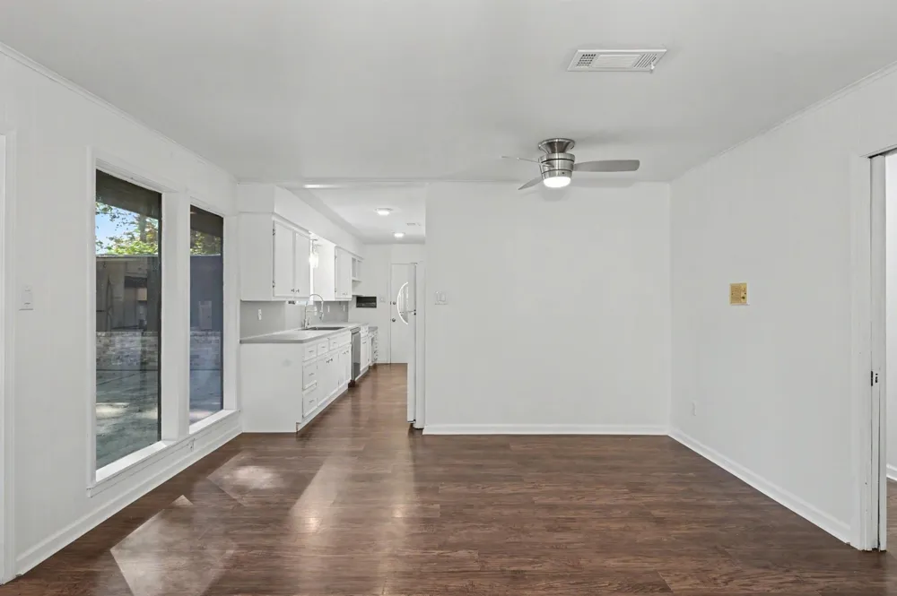8 Hanover Lane Panorama Village, TX 77304