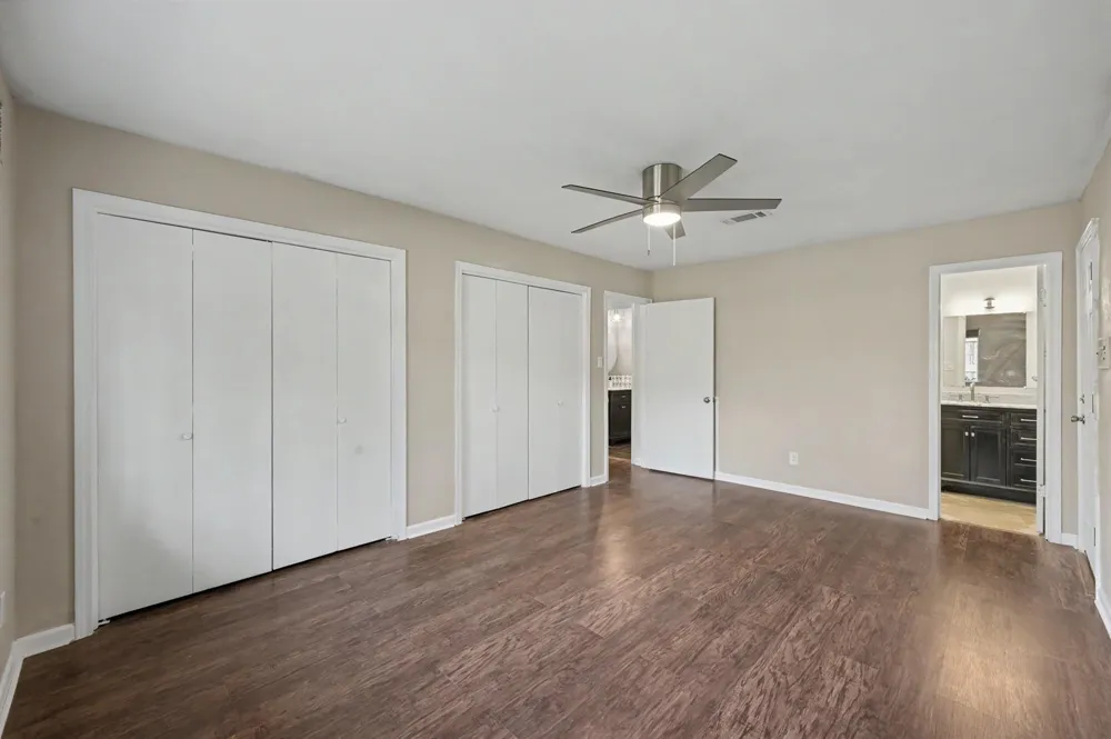 8 Hanover Lane Panorama Village, TX 77304