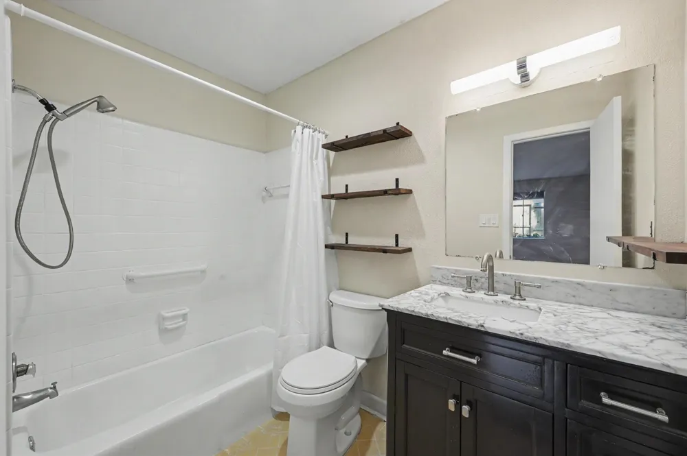 8 Hanover Lane Panorama Village, TX 77304