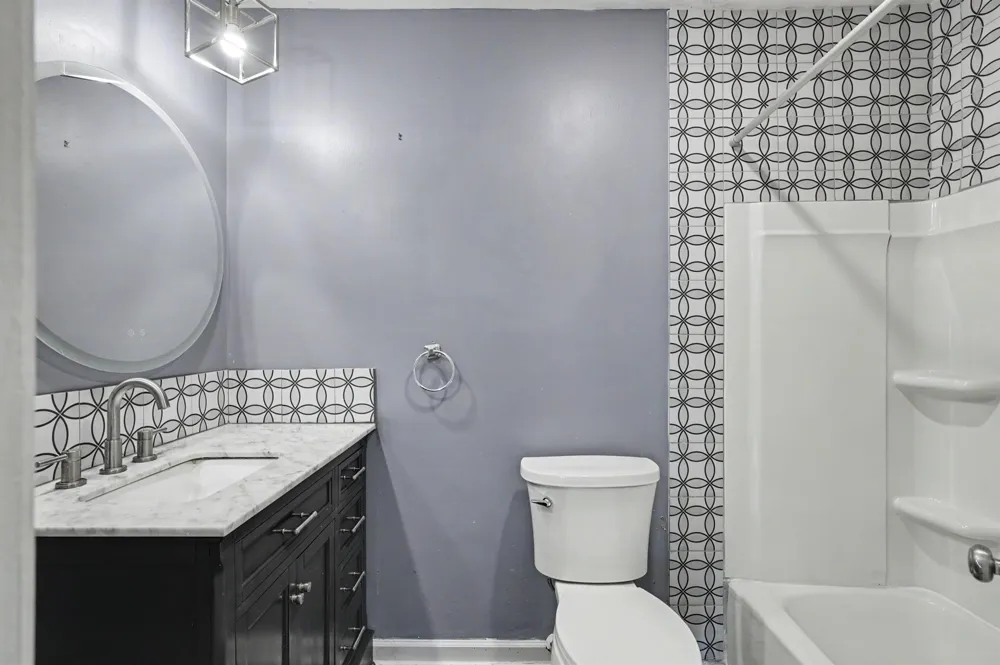 8 Hanover Lane Panorama Village, TX 77304