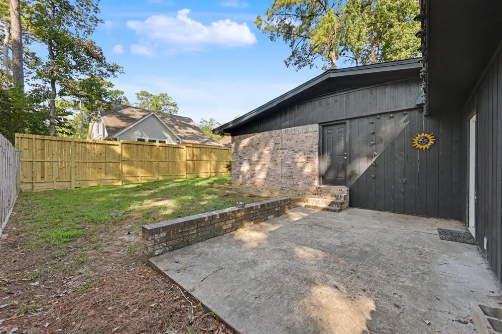 8 Hanover Lane Panorama Village, TX 77304