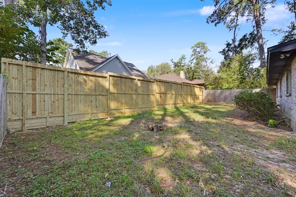 8 Hanover Lane Panorama Village, TX 77304