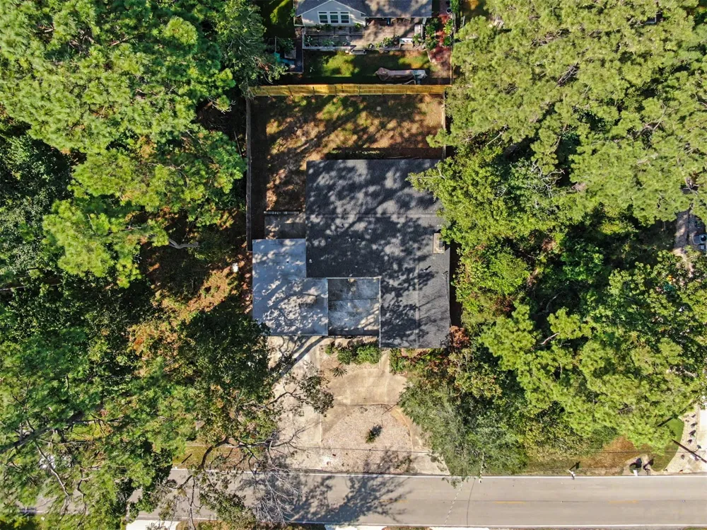 8 Hanover Lane Panorama Village, TX 77304