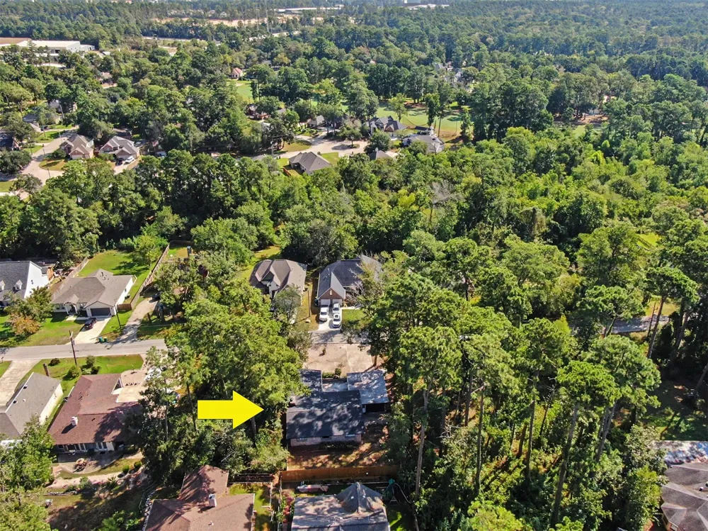 8 Hanover Lane Panorama Village, TX 77304