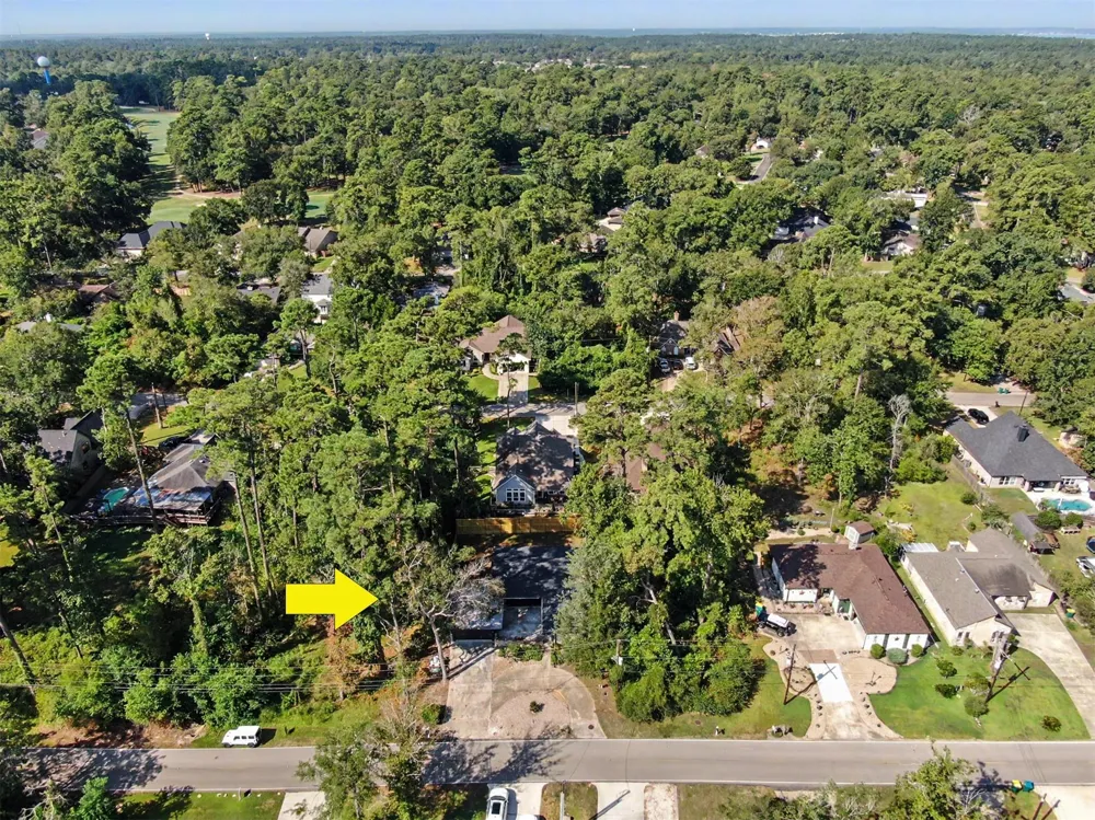 8 Hanover Lane Panorama Village, TX 77304